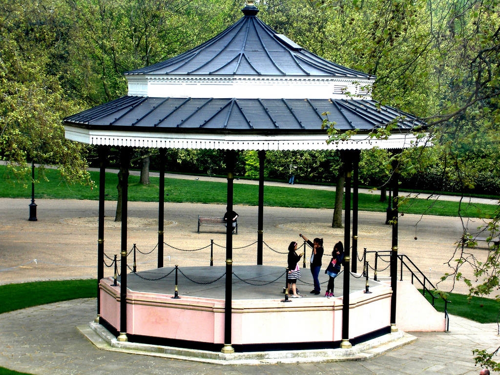 Bandstand-hyde-park-lodres